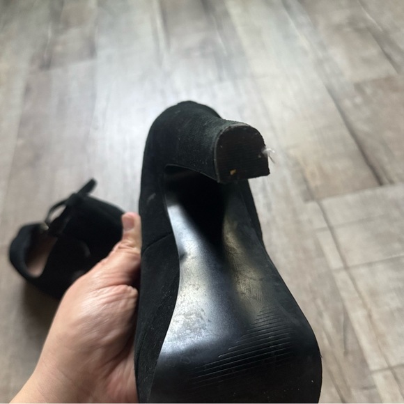 Elegant Black Peep-Toe Heels - Picture 9 of 15